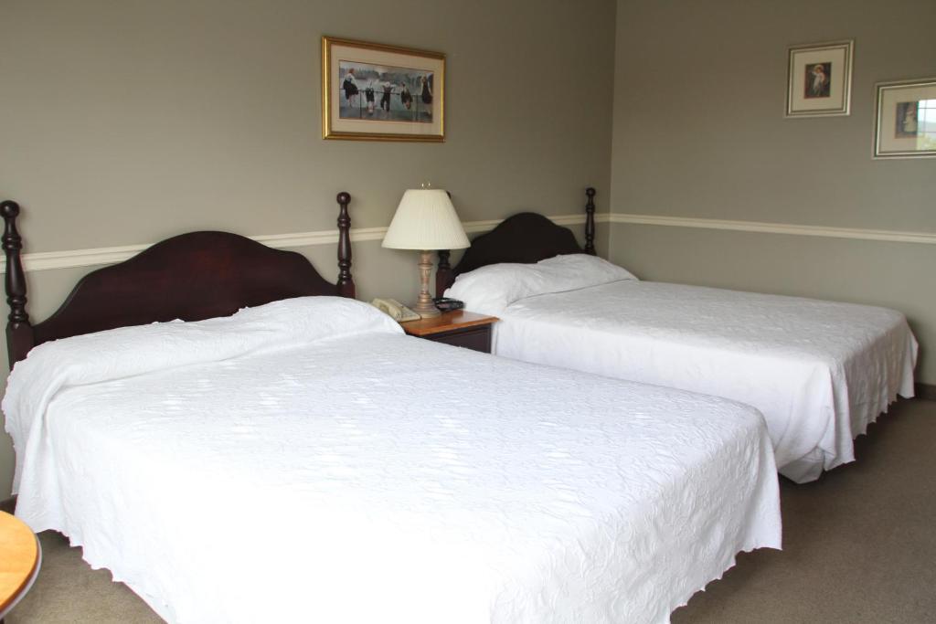 Lynwood Inn Baddeck Bagian luar foto