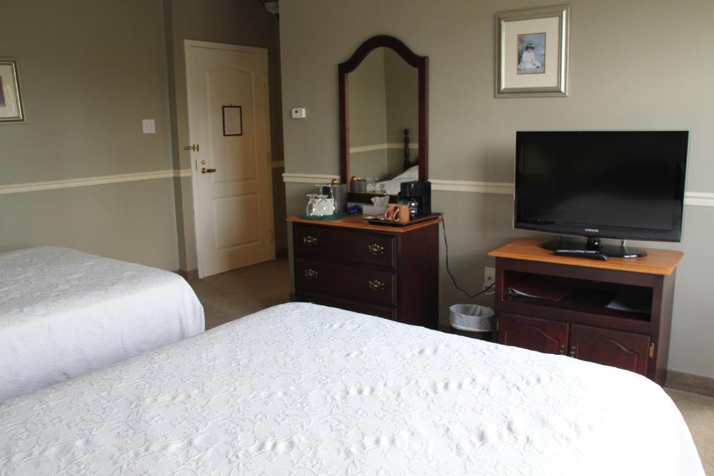 Lynwood Inn Baddeck Bagian luar foto